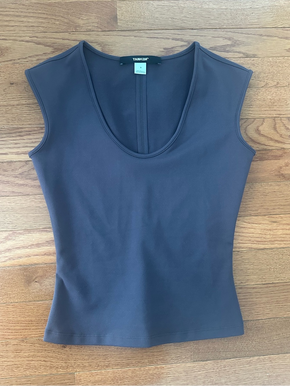 Tank Air New Oval Tee in Mangosteen (plum color) Size Small